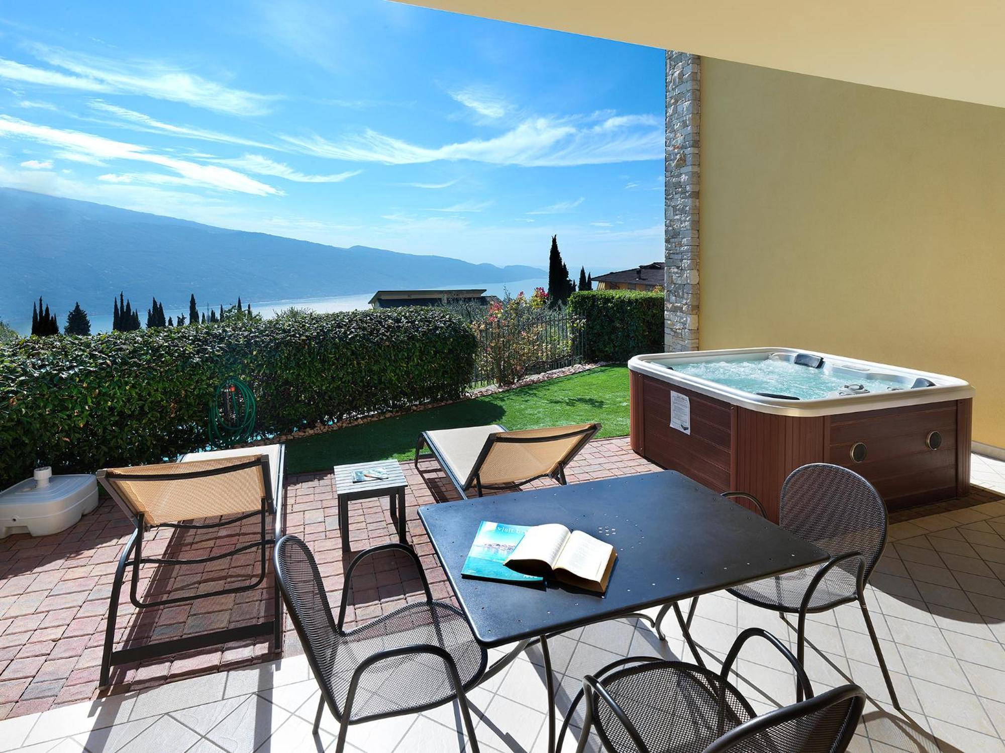 Residence Besass, Gtsgroup Tignale Exterior photo